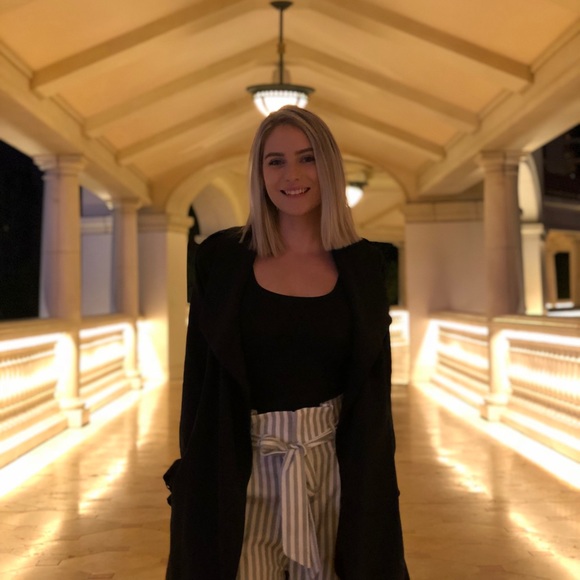 Meet your Posher, Amanda - Picture 3 of 4